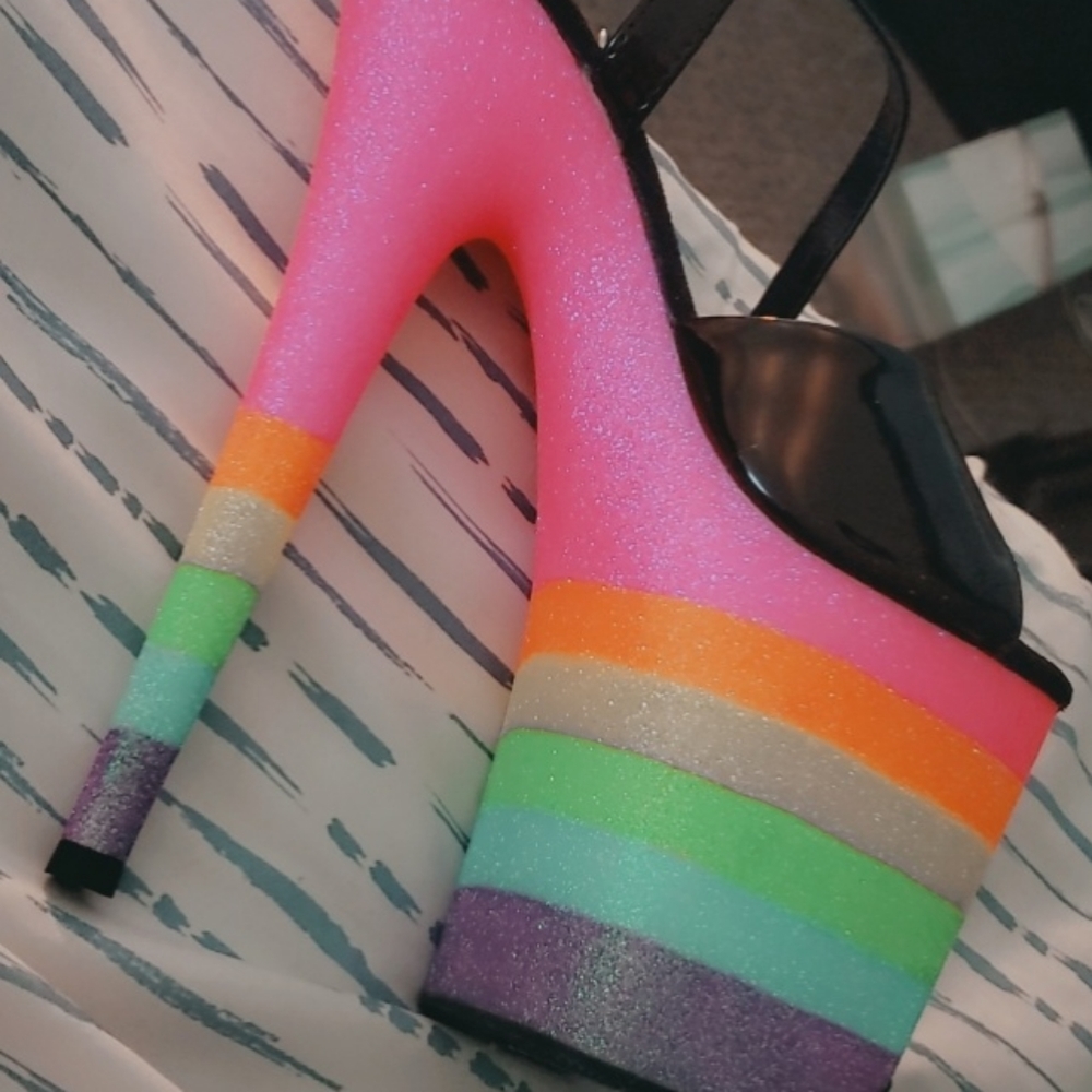 Size 7, brand new, pleasers 7 inch heel
